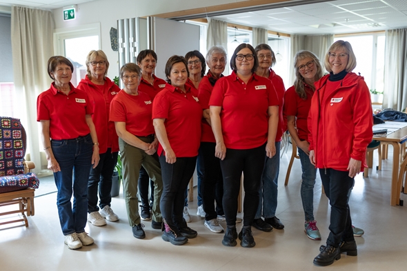 Kvinner i Røde Kors jakke