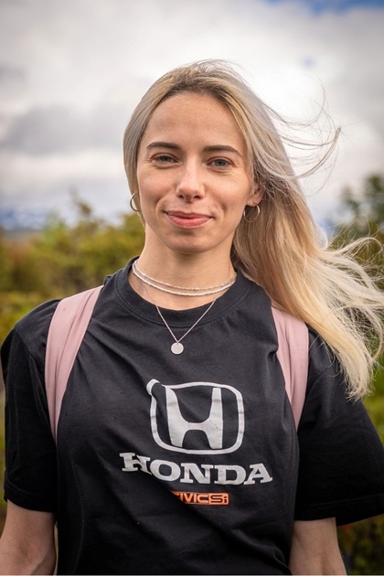 Marharyta smiler til kamera.
