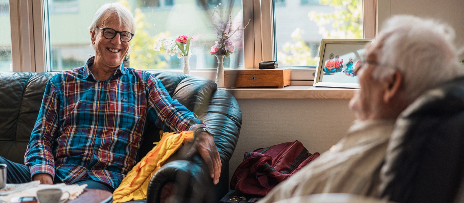 Menn som prater sammen