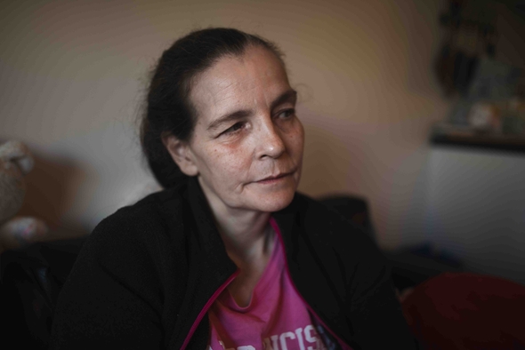 Nærbildet av betenkt besøksvert Hilde 