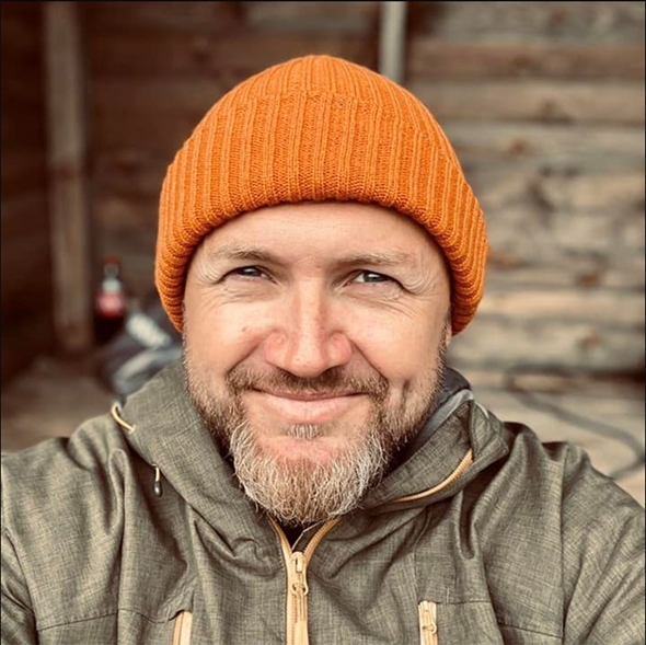 Festivalsjef Arne Halaas tar selfie.