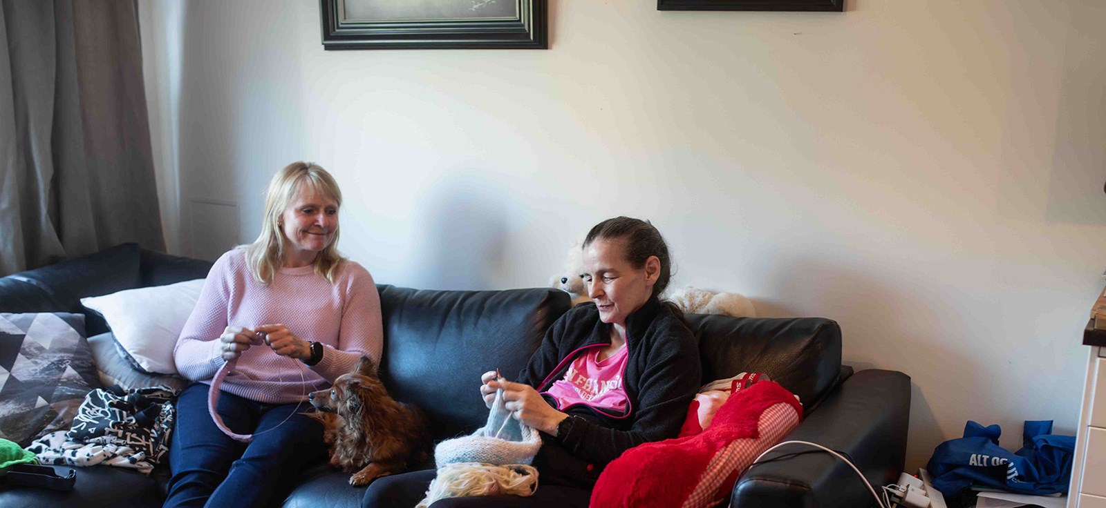 VENNSKAP: Både Hilde og Unni gleder seg til møtene hver uke. De planlegger gåturer og kafébesøk når helsa til Hilde tillater det.