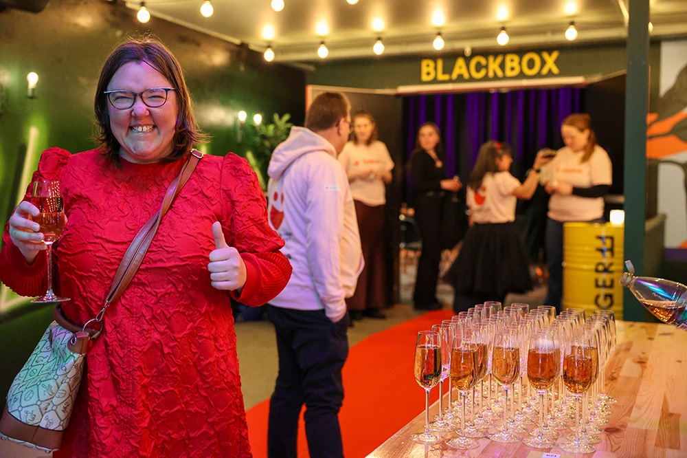 Deltager på Premierefest Team Pølsa på Lager11.