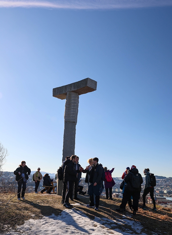 Turgruppa til Topps er på tur ved Ladehammern.