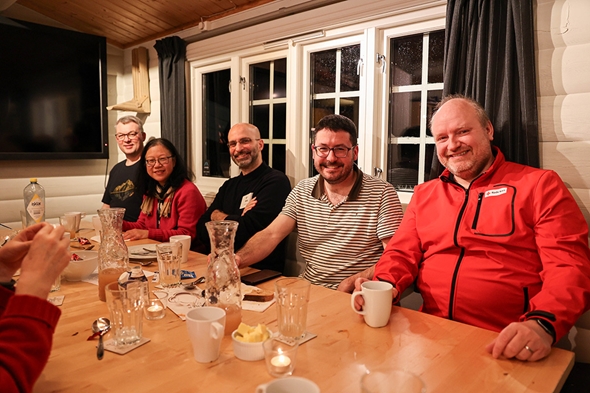 Deltagere fra Resiliage samlet på Røde Kors-hytta; Fongen.