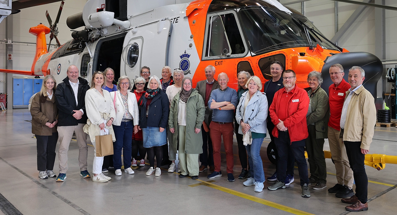 Storbynettverket samlet foran SAR Queen på 33o Skvadron i Bodø.
