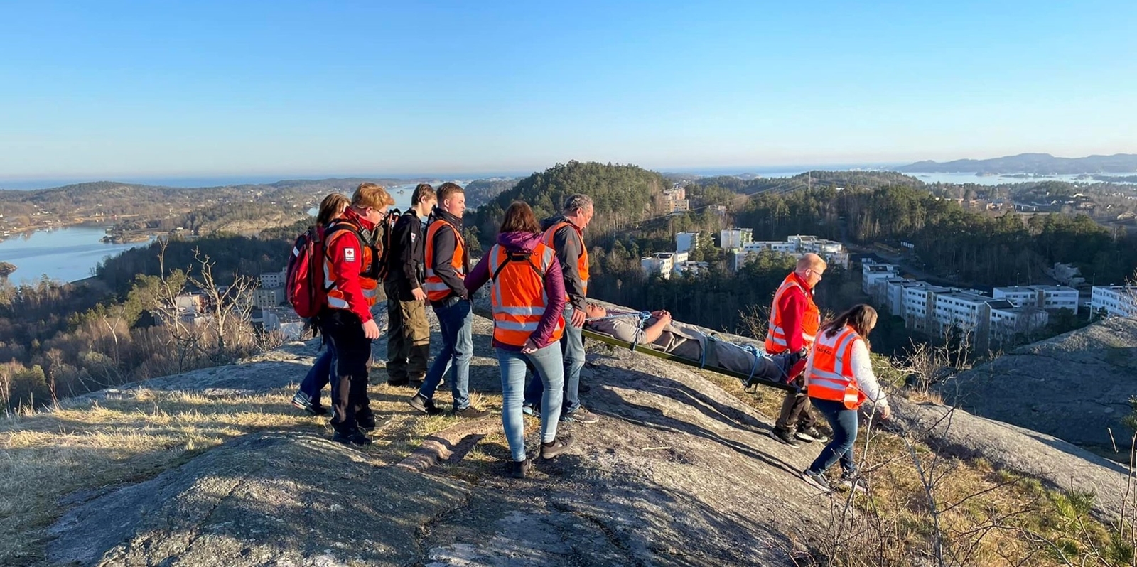 Røde Kors redningsbåt patruljerer langs kysten