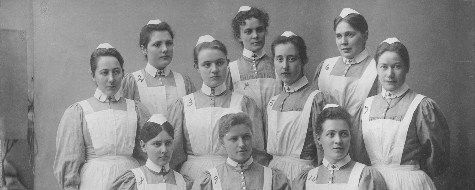 Showing the first Red Cross nurses from 1897