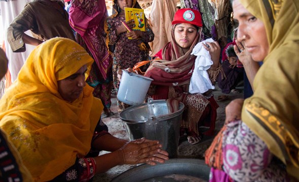 18-year old Shaeda teaches women to wash their hands with soap and clean water to prevent diseases and infections. She is a female volunteer in Dur Muhammad Baohri in Pakistan, April 2015 (Photo: Mari Aftret Mørtvedt, Norwegian Red Cross).