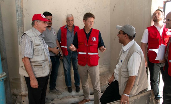 The Secretary General of the Norwegian Red Cross, Bernt G. Apeland, visited the destroyed water pump facility Douma Makaser in Syria. SARC will repair this with support from the Norwegian Red Cross (Photo: Eivind Sørlie, Norwegian Red Cross). 