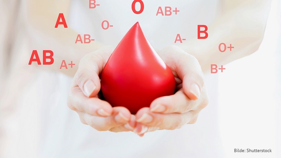 Blodtyper flyter over hendene til en person2small