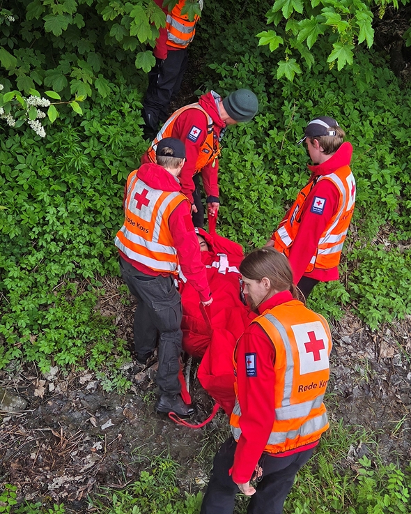 mannskap som tester ut fjellduken