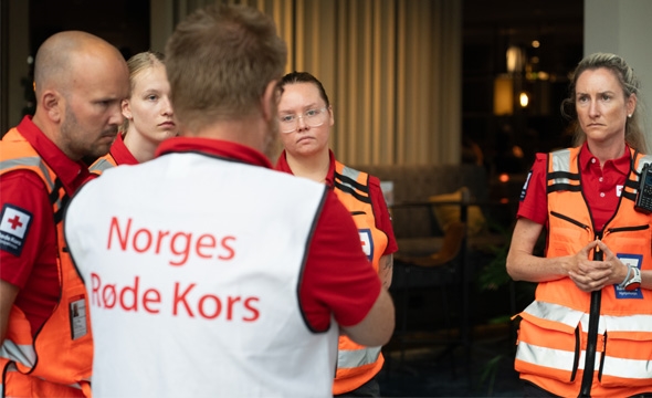 Hjelpekorps prater sammen