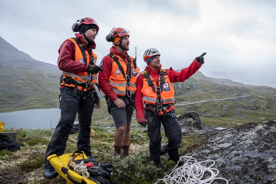 Tre frivillige i hjelpekorpset taugruppe.