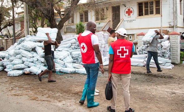 Røde Kors deler ut nødhjelp