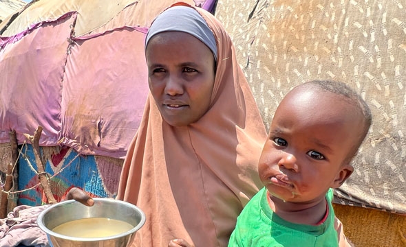 Mor gir vann til barnet sitt