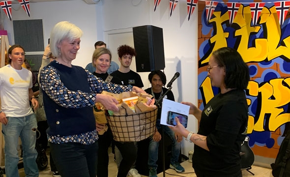 Dame fra Ikea gir kurv til daglig leder