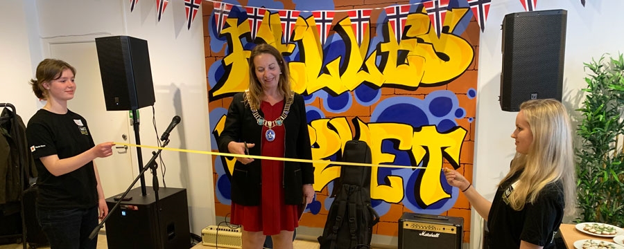 Ordfører i Stavanger klipper snor