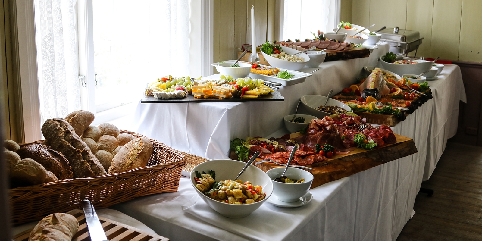 Bilde av mat dandert koldtbord, inne