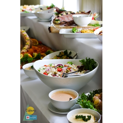 Koldtbord oppsett skåler med mat