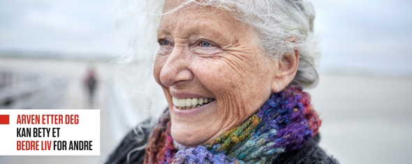 Eldre dame som smiler