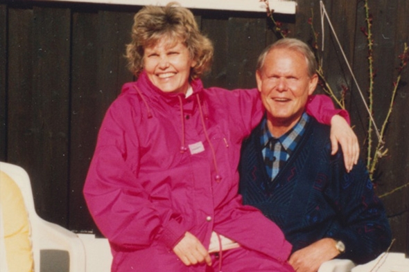 Tove og Øivind sitter sammen