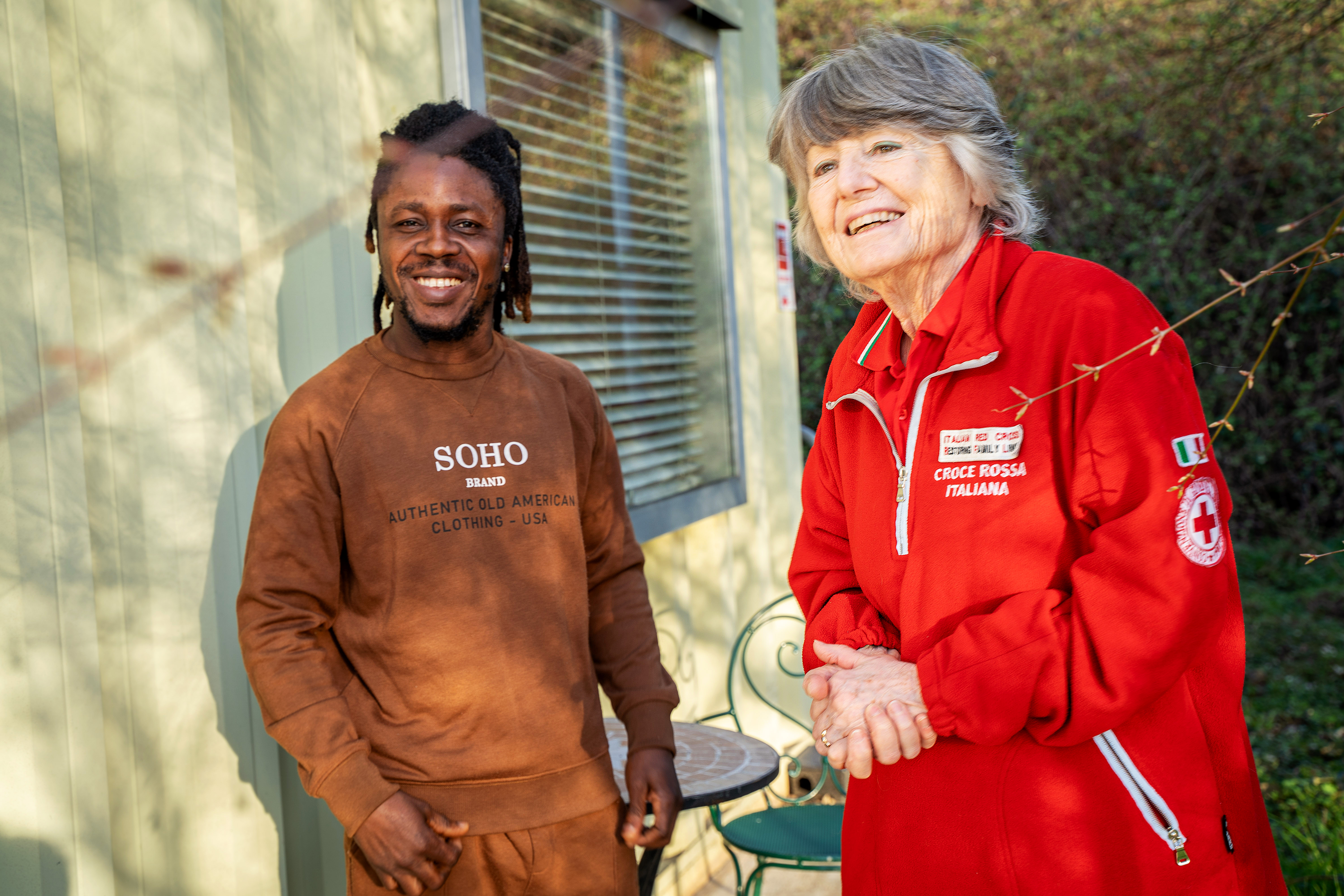 Bilde av to personer