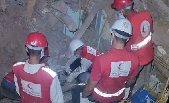 Frivillige letter i ruinene