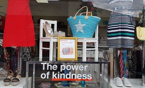 Bruktbutikk Røde Kors i Storbritannia