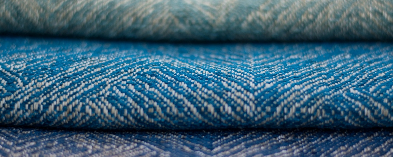 Tekstiler som ligger oppå hverandre