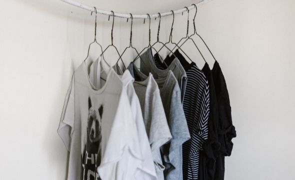 Klær på klesstativ