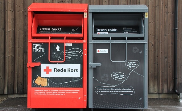 Røde_grå_innsamlingsbokser_590x360