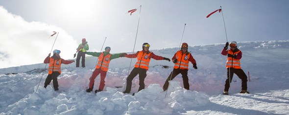Hjelpekorps i snøen på påskefjellet