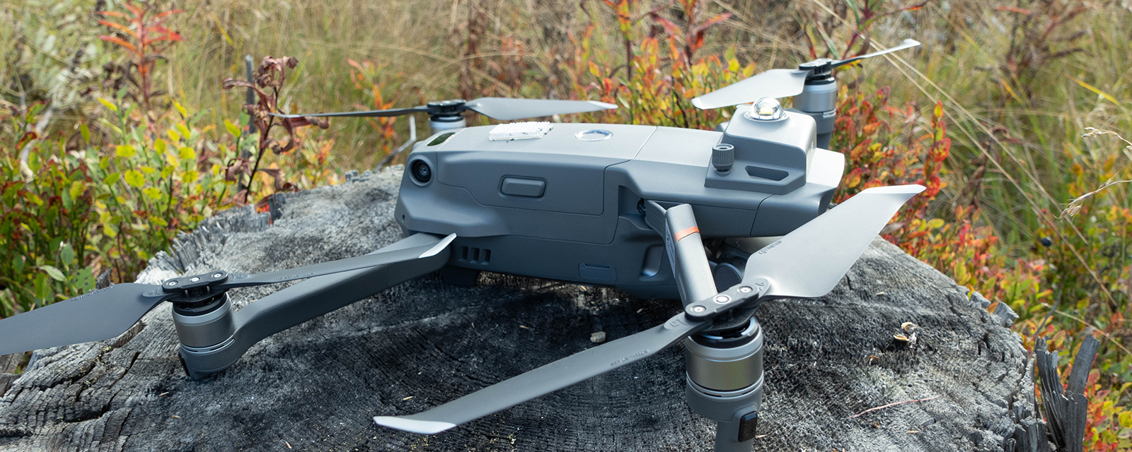 En drone på bakken