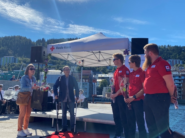 Mannskap på Røde Kors-båten mottar gode ord