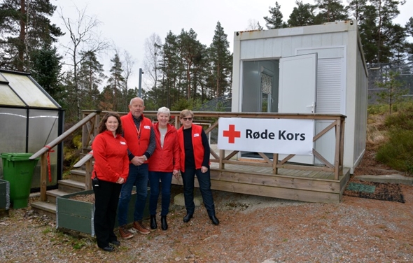 Et gruppebilde med fire personer som er godt fornøyd med prosjektet i Ravneberget fengsel.