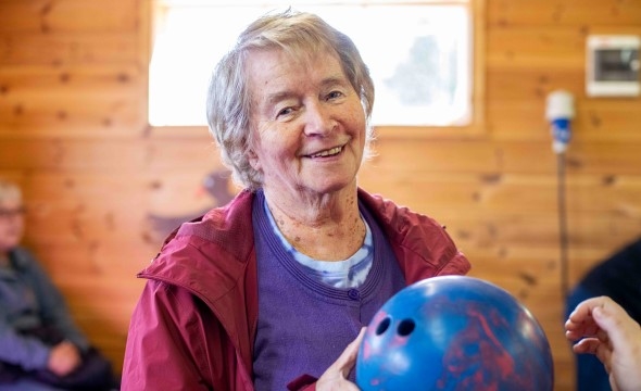 Bilde av Tullik, en dame på 82 år som tidligere var frivillig i Røde Kors i en årrekke.