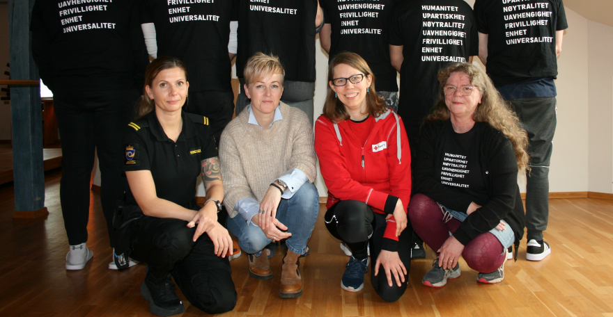 Gruppebilde fra markeringen av det nye prosjektet i Åna fengsel. Fire damer smiler fornøyd til fotografen.